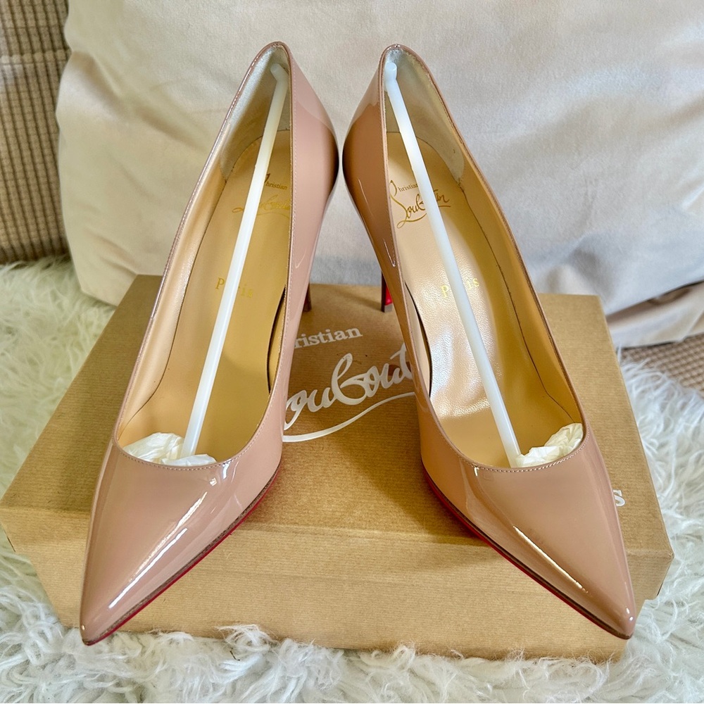(NEW IN BOX) Christian Louboutin pointed patent leather Decollete size 38 nude